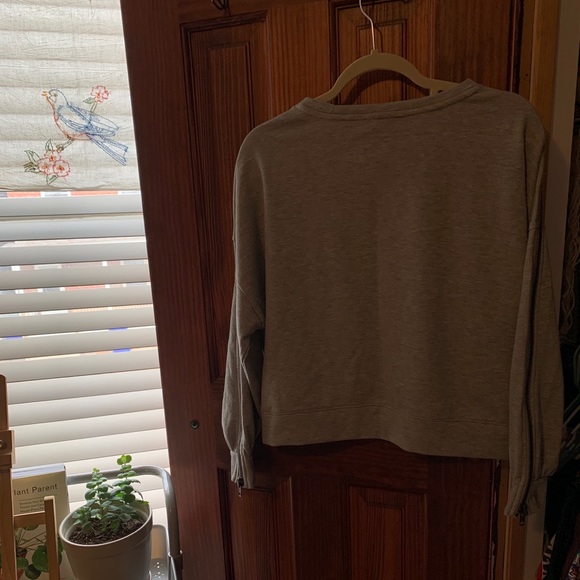 nwt gray sweater with zippered sleeves - Picture 2 of 4